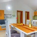 Apartment Mato Pirovac