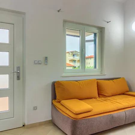 Apartment Mato Pirovac