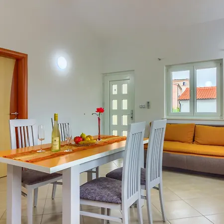 Mato Apartment Pirovac