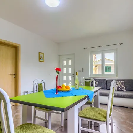 Mato Apartment Pirovac