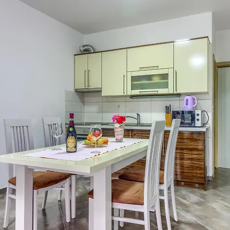 Apartament Mato Pirovac